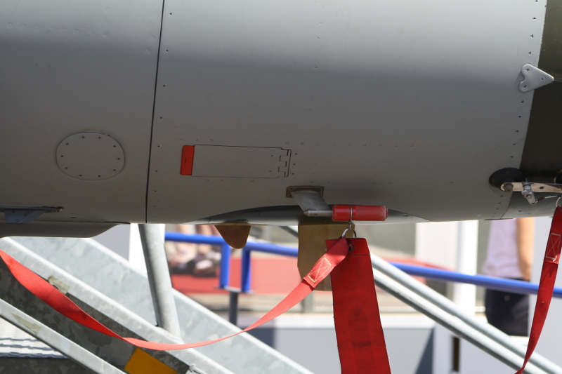 Mirage 2000D under carriage antenna details 
